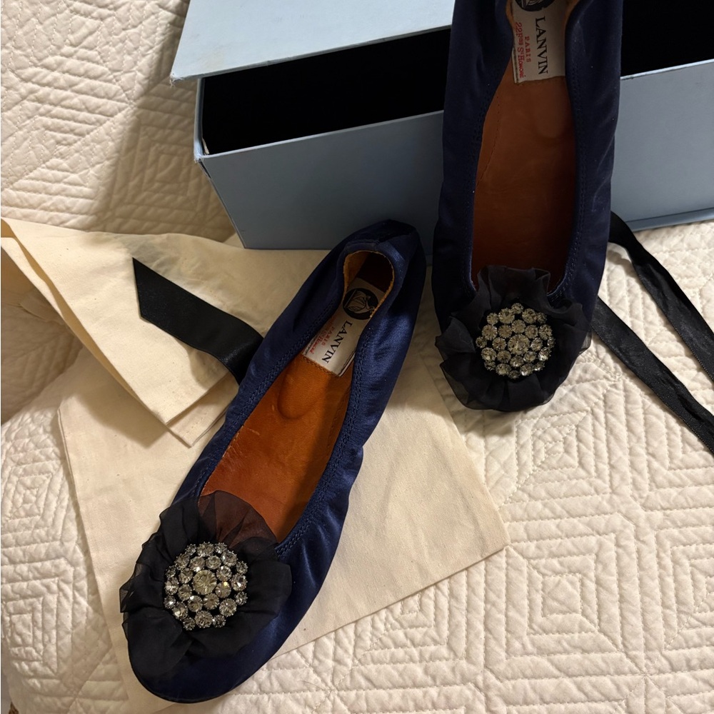 LANVIN Élégant Satin Ballerine Slippers with Jeweled Silk Tulle ~ FR 38.5